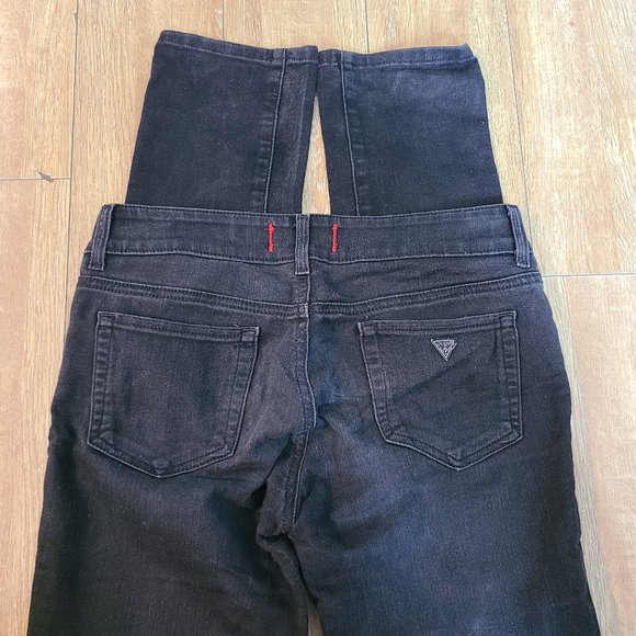 Guess Medium Rise Black Skinny Jeans Sarah fit - Picture 2 of 5